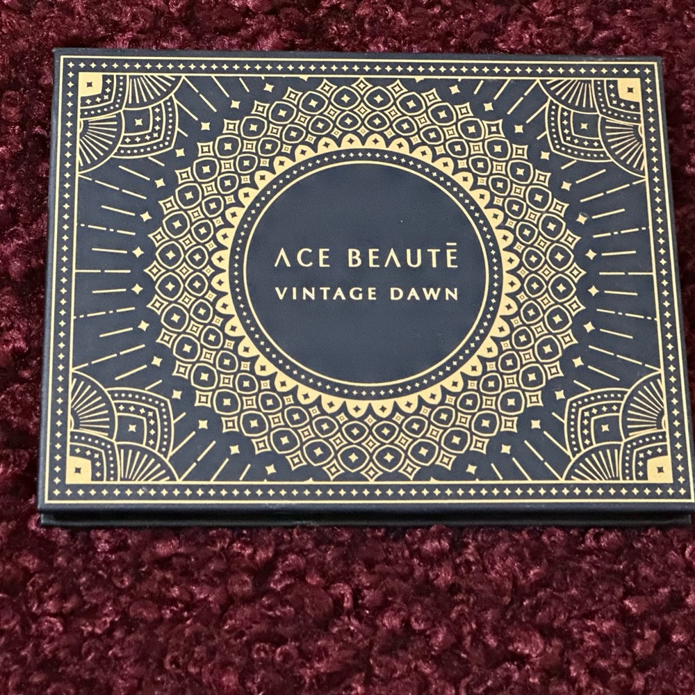 Ace Beaute Eyeshadow Palette